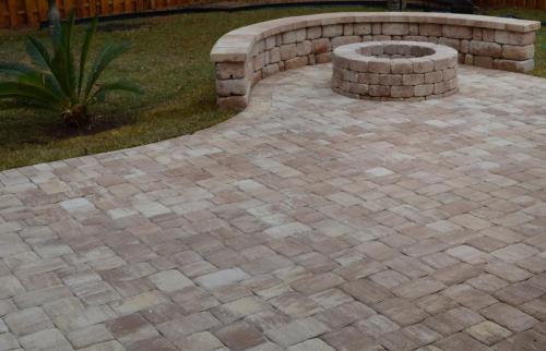 Firepit-with-retaining-wall-and-paver-patio-2