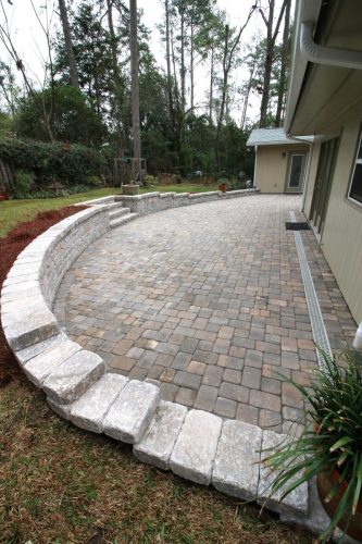 HARDSCAPE-RETAINING-WALL